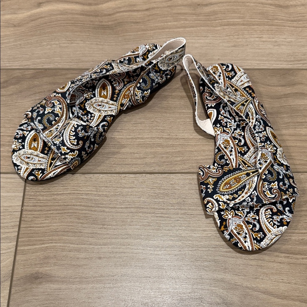Paisley Print Women’s Slingback Flats in Black and Gold